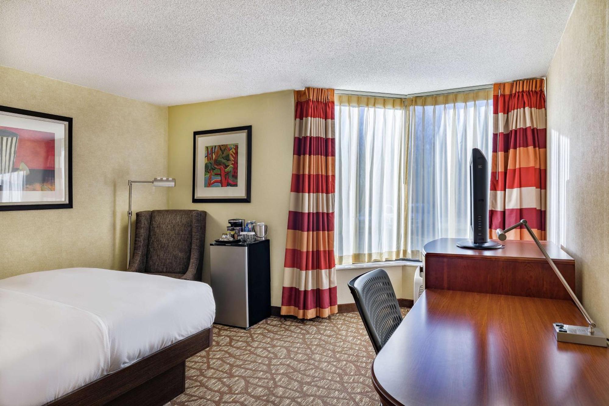 Doubletree By Hilton Johnson City Extérieur photo