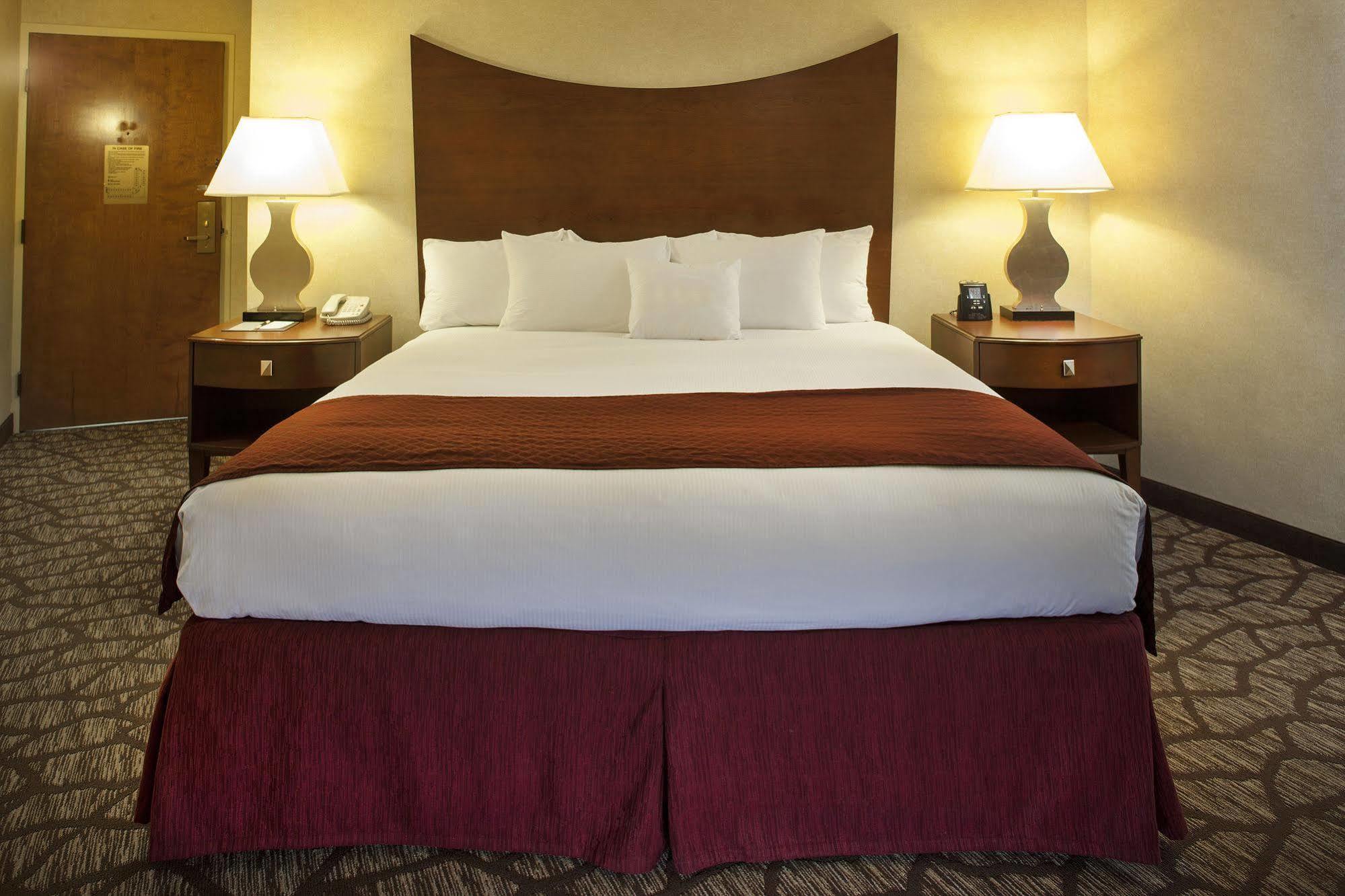 Doubletree By Hilton Johnson City Extérieur photo